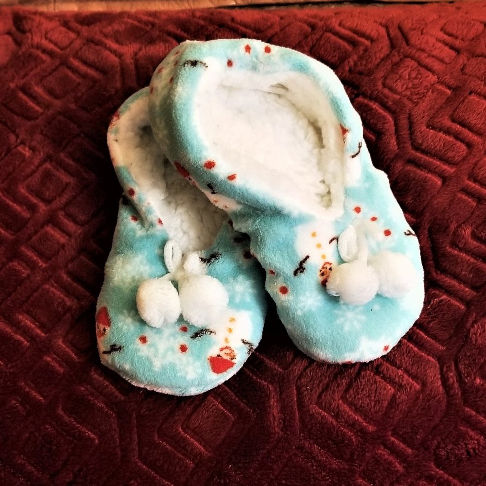 Furry Christmas slippers, size S/M (6-8)